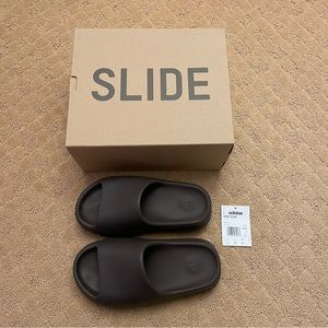 Yeezy Slides | Soot | Size 5